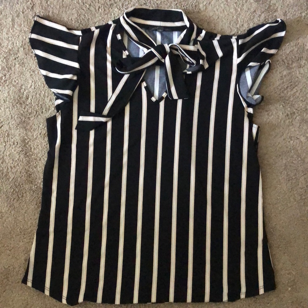 Adrianna Papelll EUC short ruffle sleeve tie neck stripe top